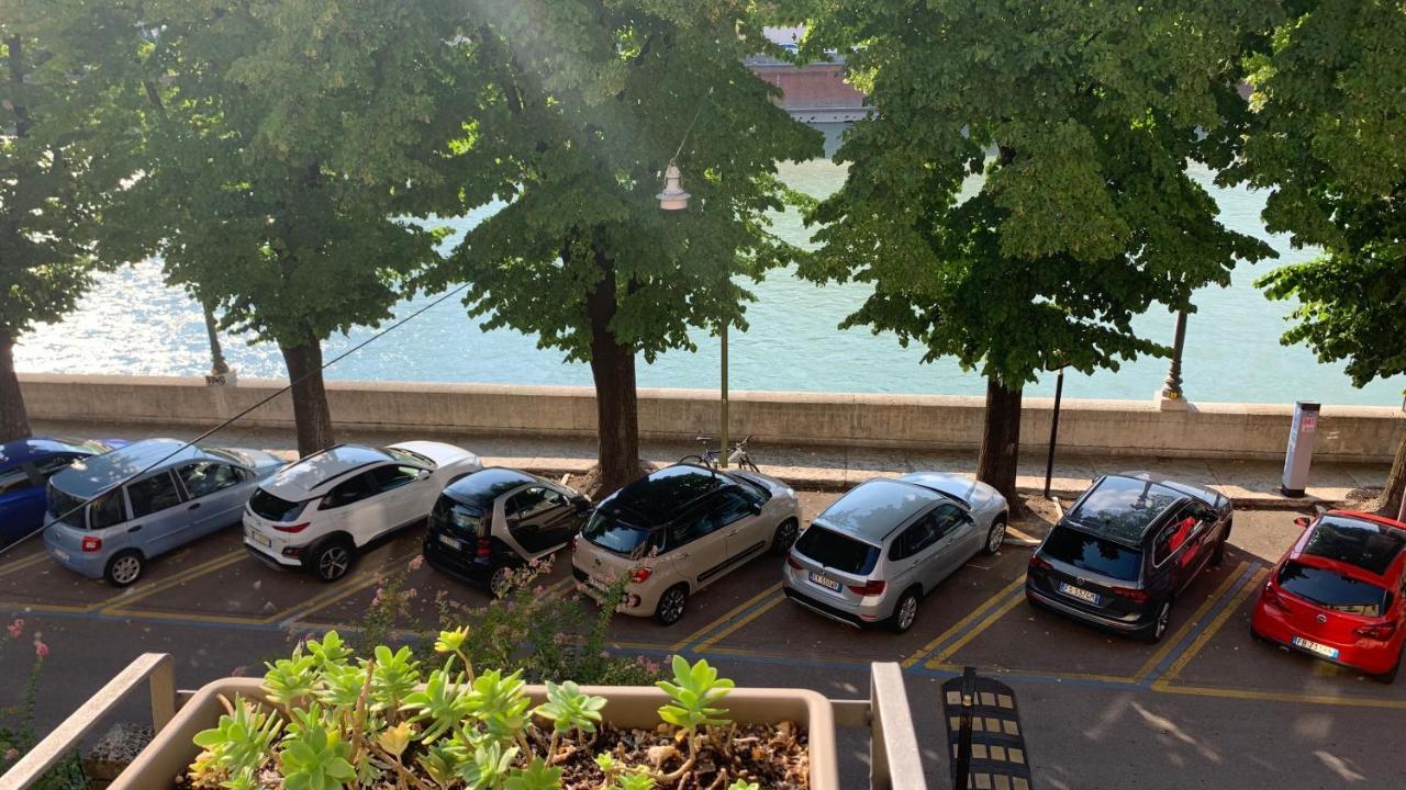 Notti Sull'Adige Hotel Верона Екстериор снимка