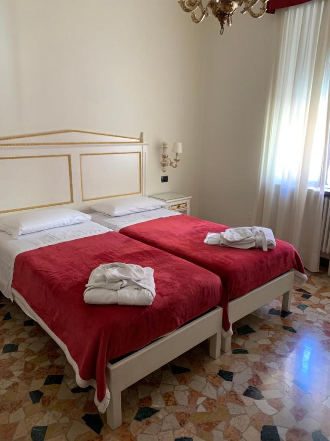 Notti Sull'Adige Hotel Верона Екстериор снимка